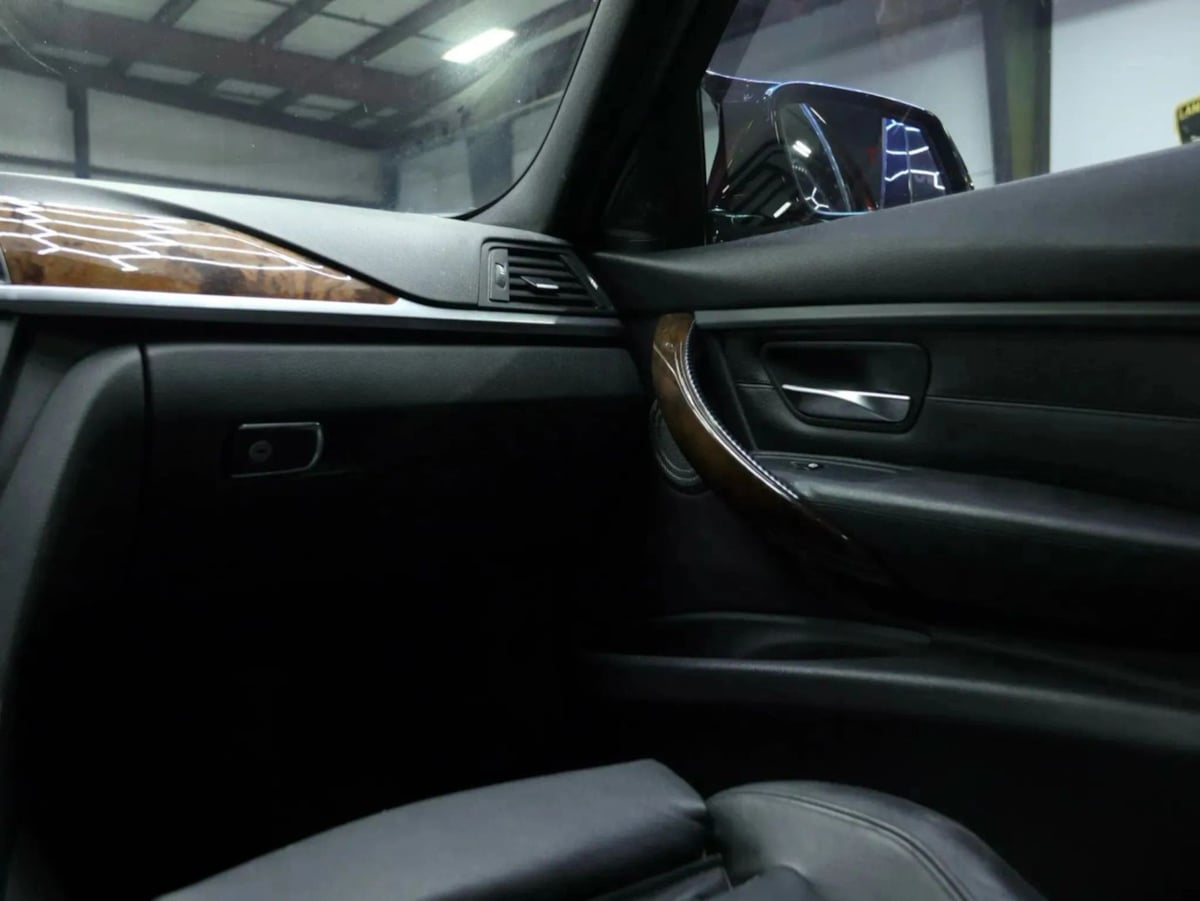 BMW 3 Series photo 36