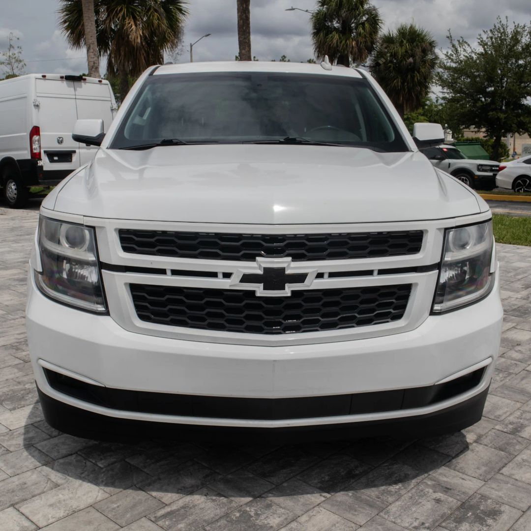 Chevrolet Tahoe photo 2
