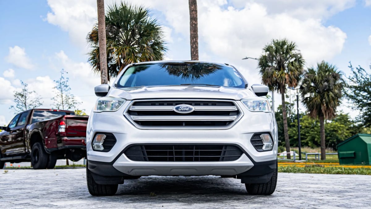 Ford Escape photo 2