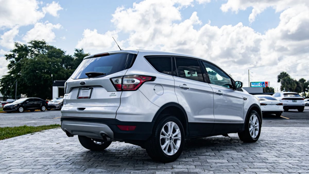 Ford Escape photo 8