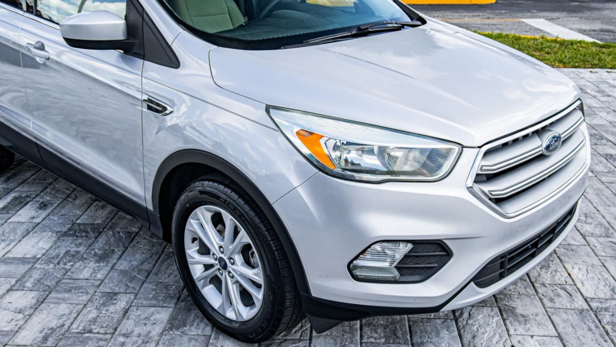 Ford Escape photo 10