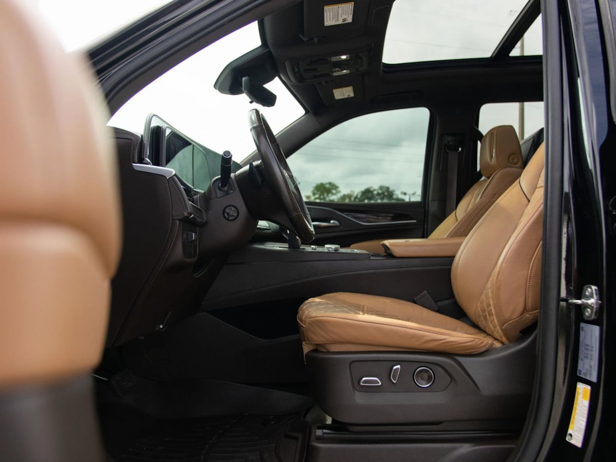 Photo 18 of this Cadillac Escalade