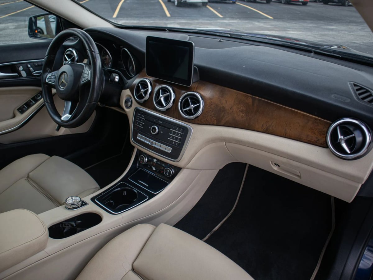 Mercedes-Benz GLA 250 photo 15
