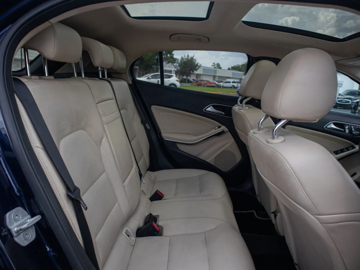 Mercedes-Benz GLA 250 photo 18
