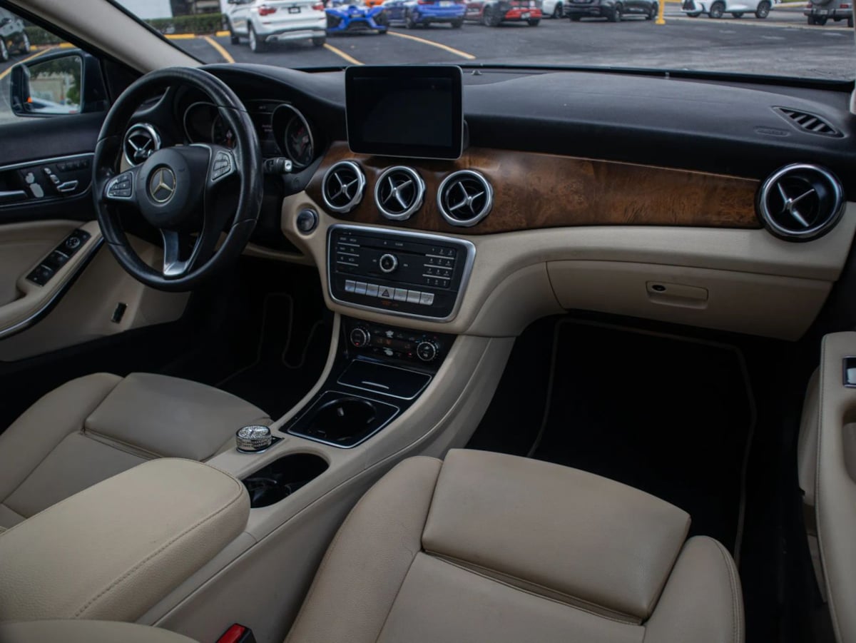 Mercedes-Benz GLA 250 photo 19