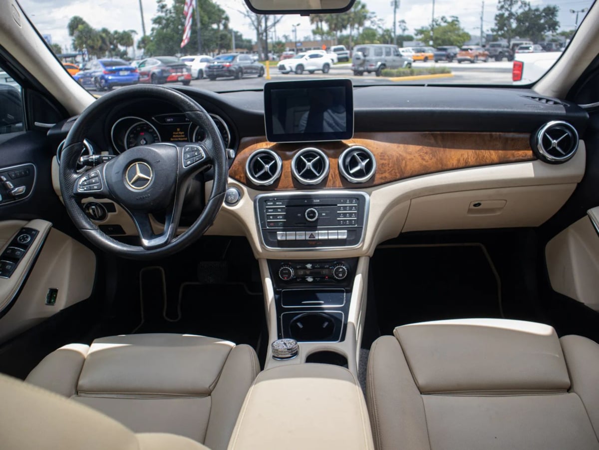 Mercedes-Benz GLA 250 photo 23