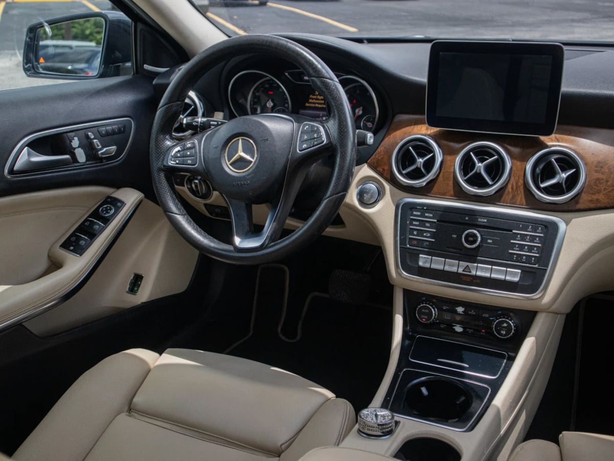 Mercedes-Benz GLA 250 photo 24