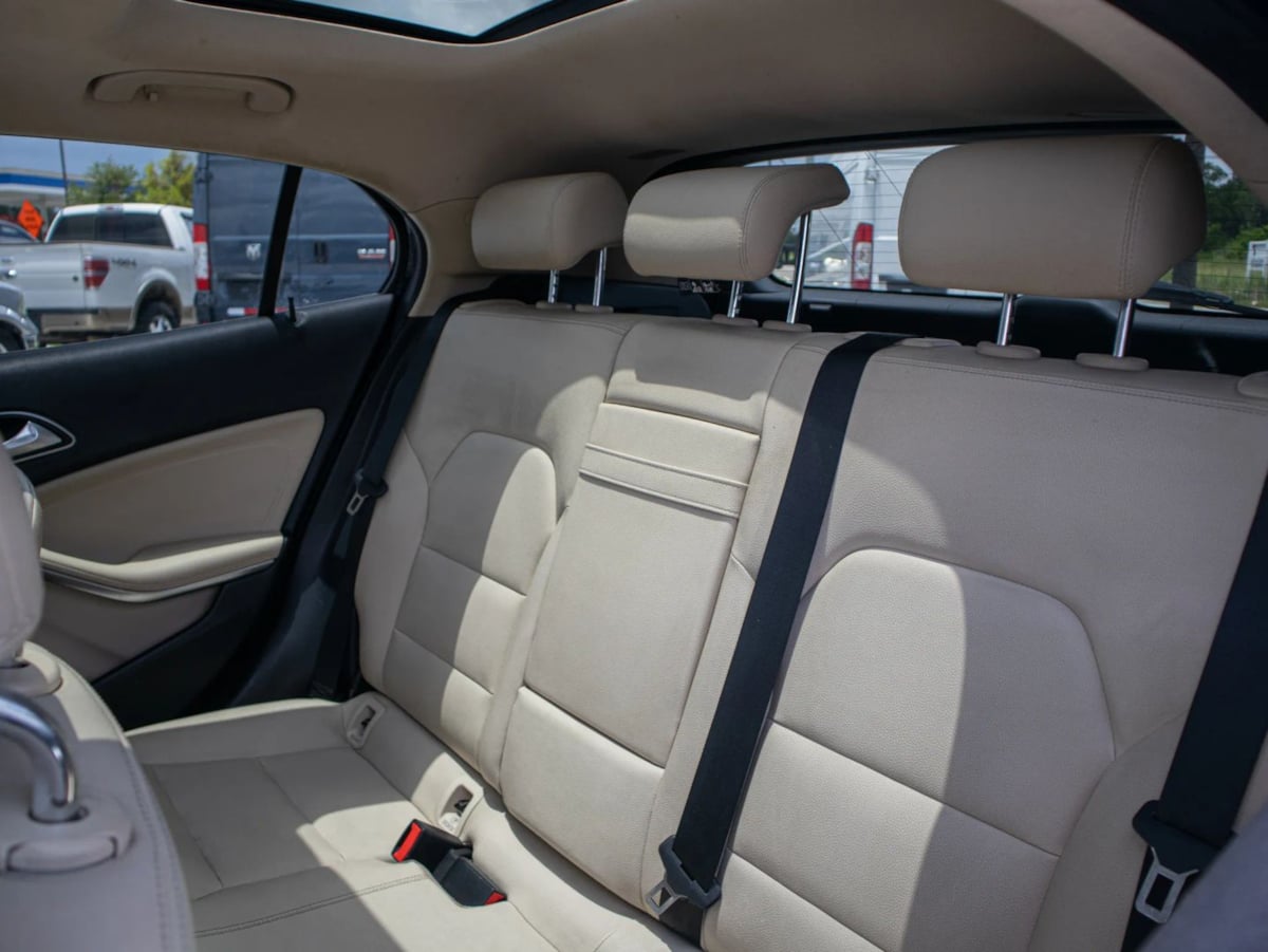 Mercedes-Benz GLA 250 photo 25