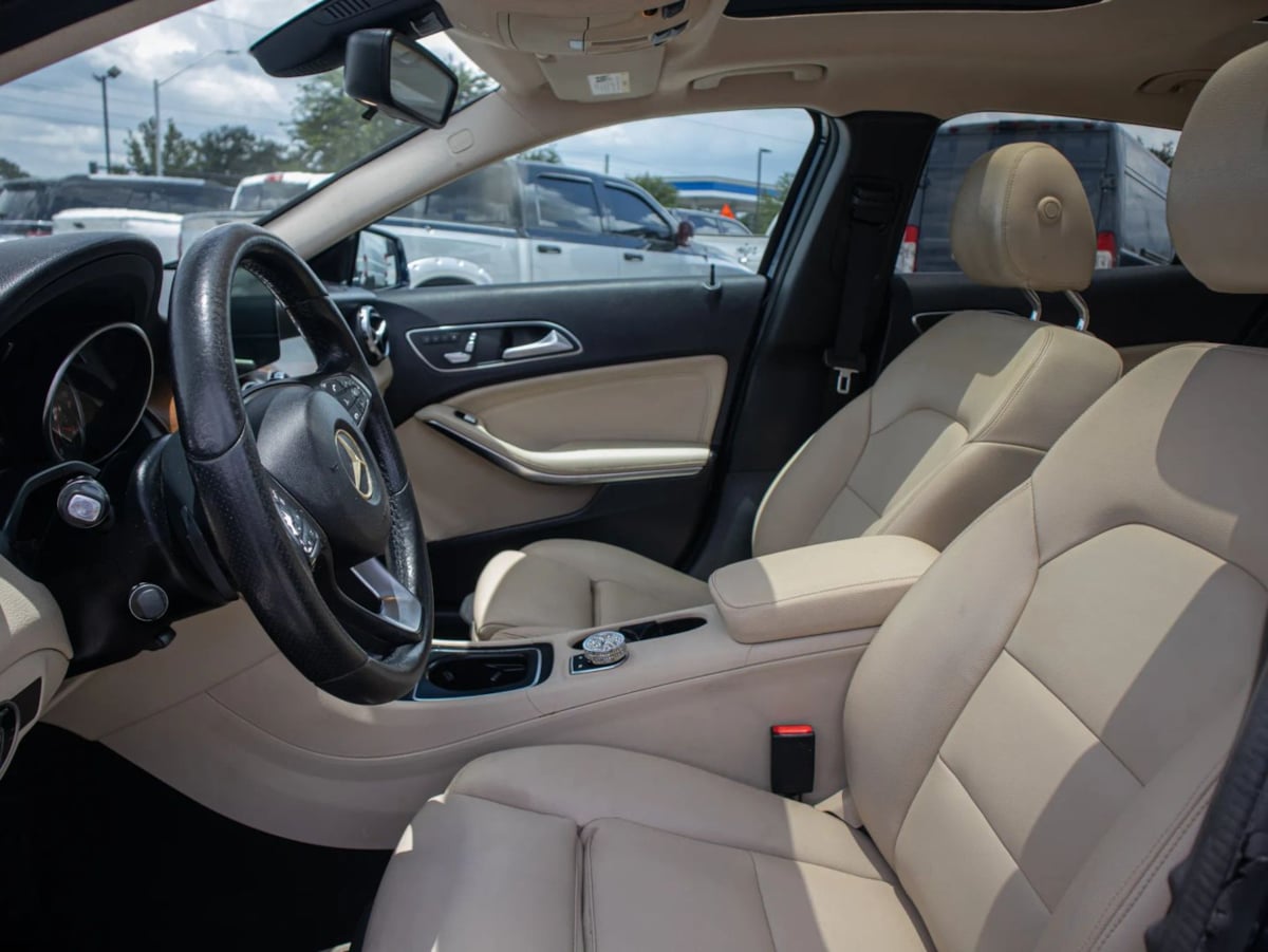Mercedes-Benz GLA 250 photo 29