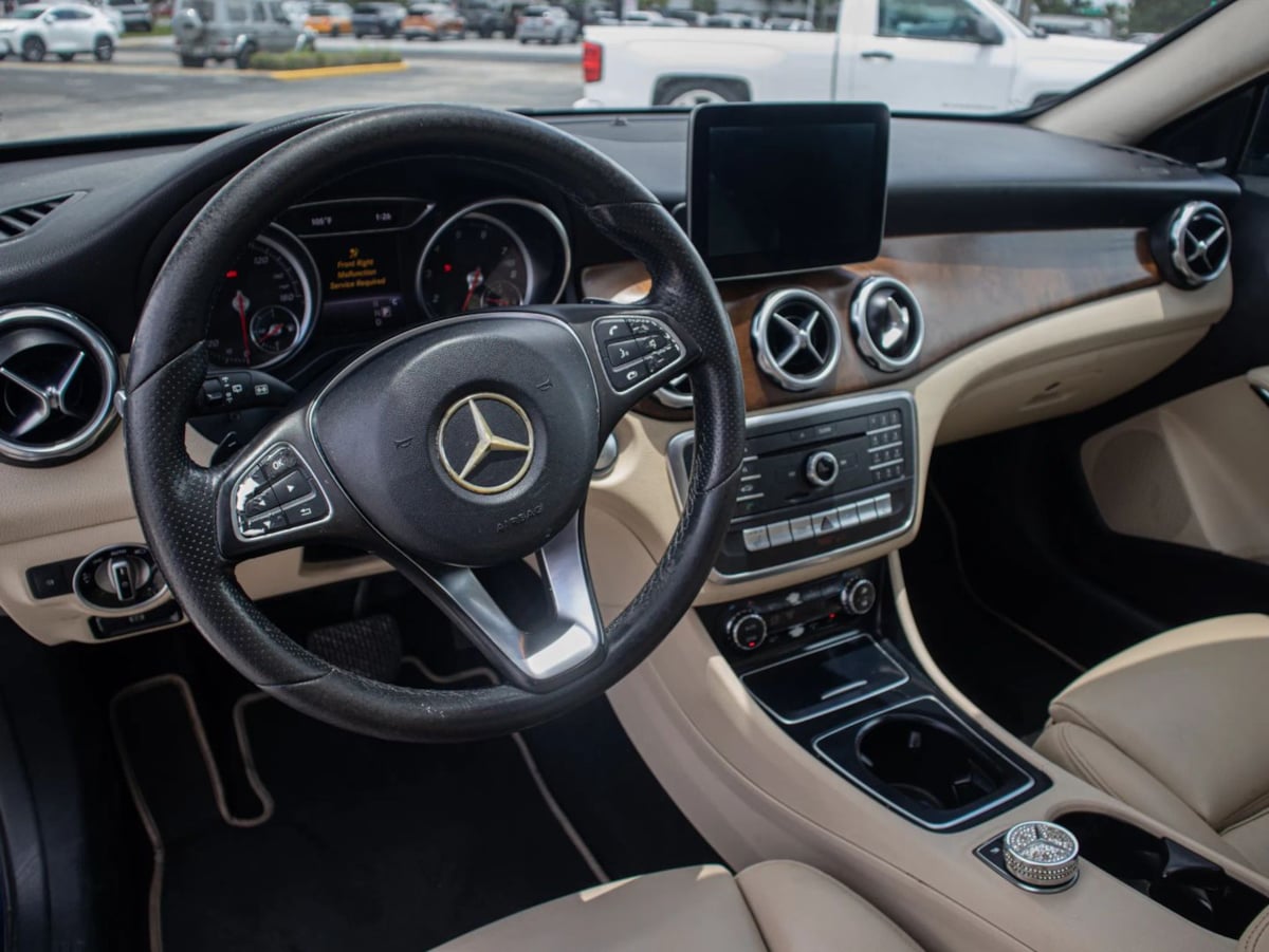 Mercedes-Benz GLA 250 photo 32