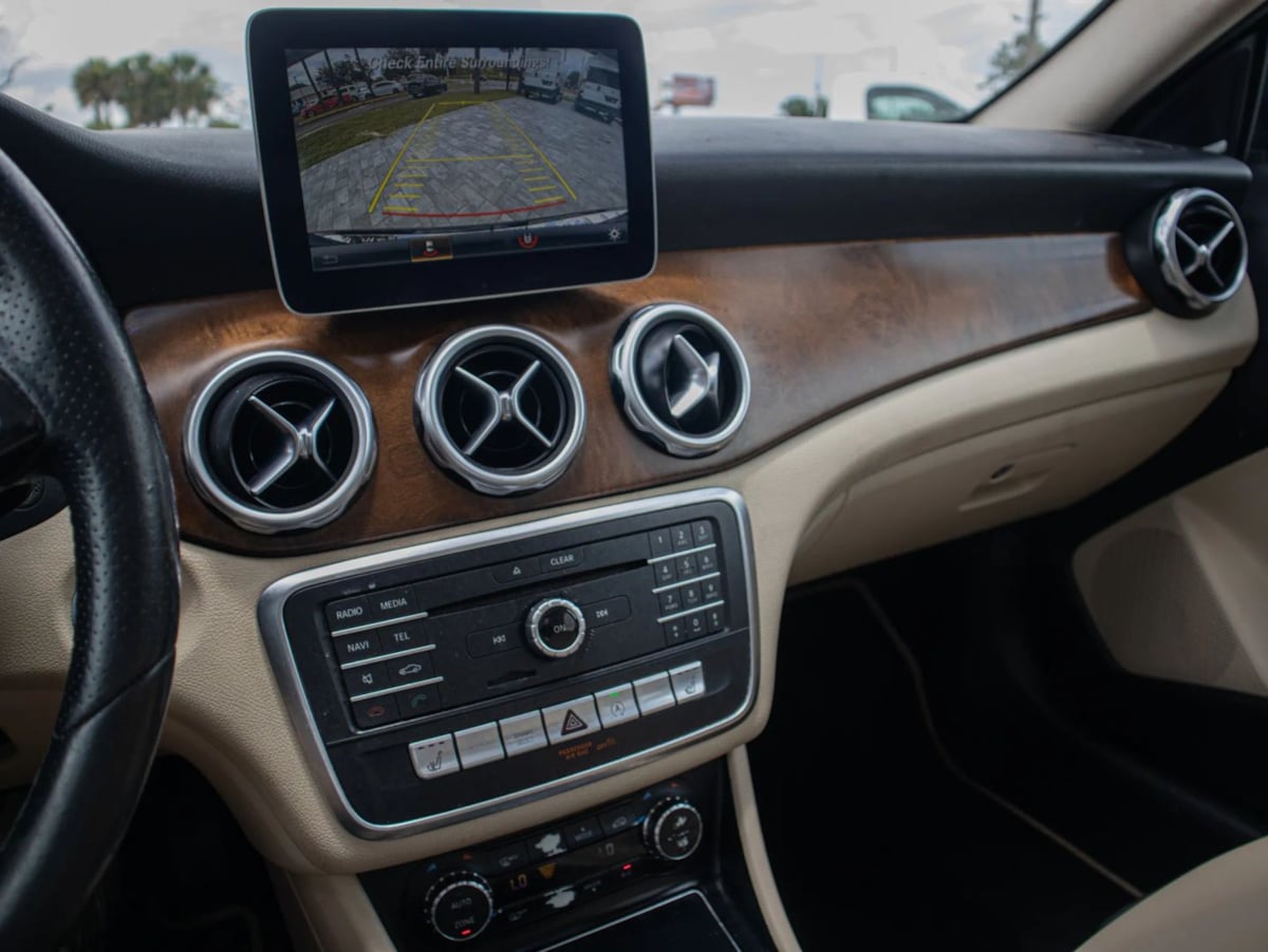 Mercedes-Benz GLA 250 photo 33