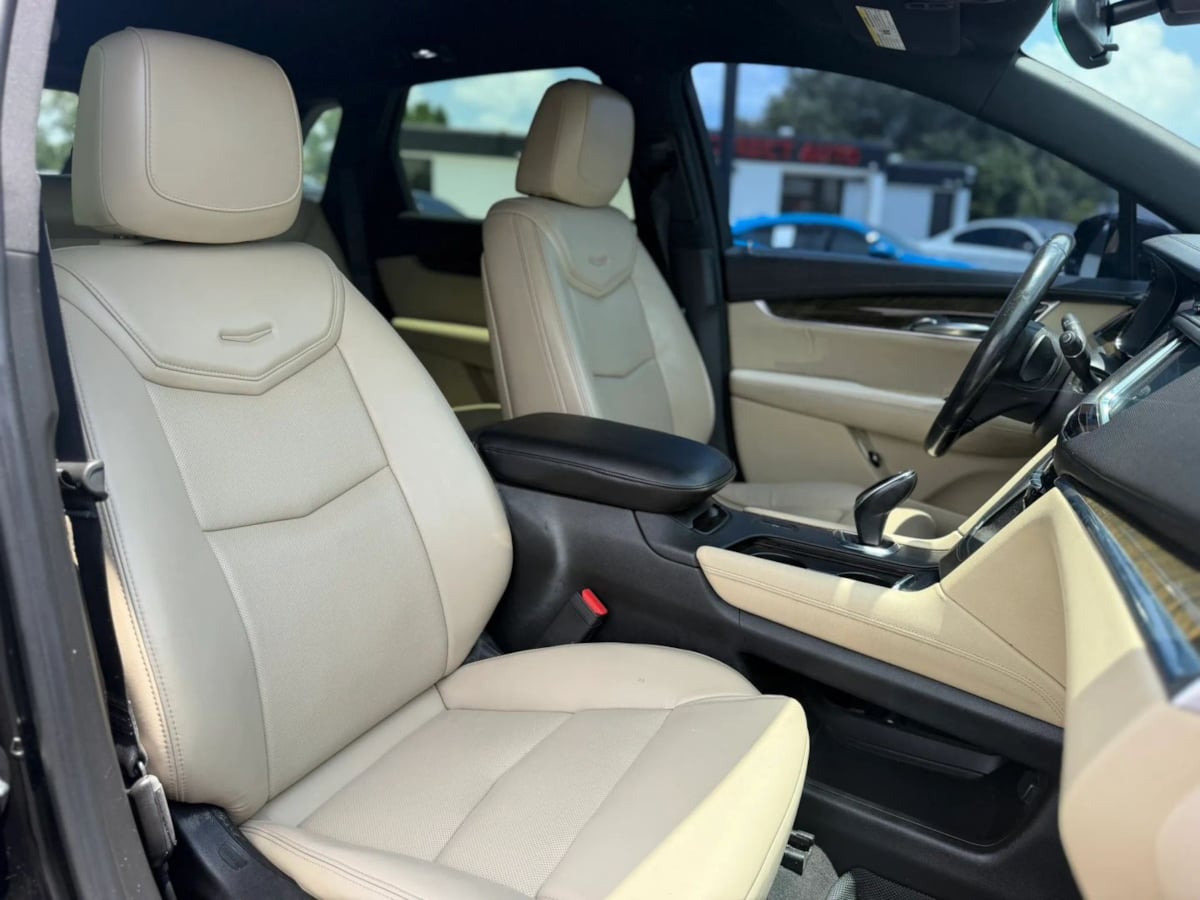 Cadillac XT5 photo 12