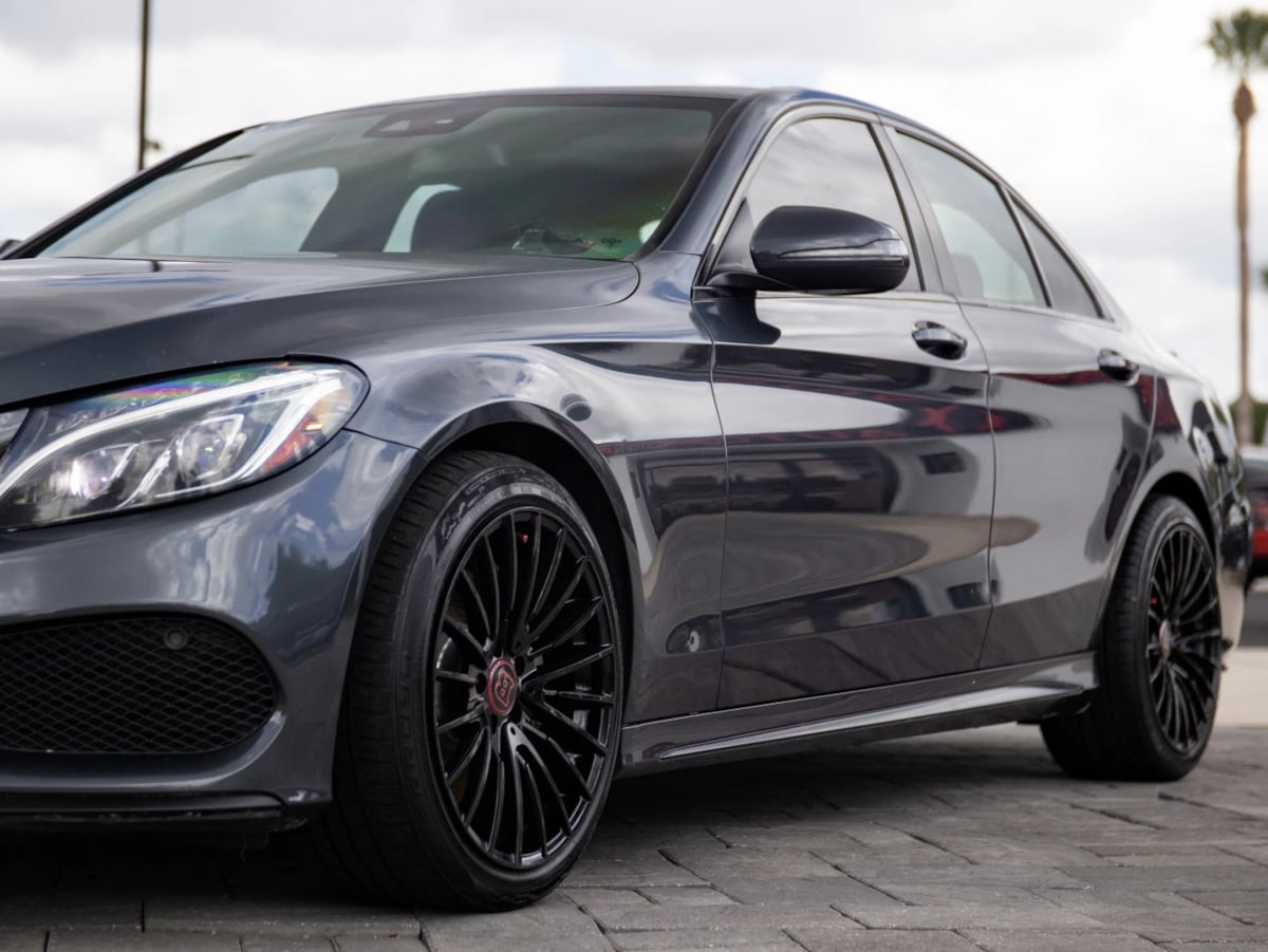 Mercedes-Benz C300 photo 8