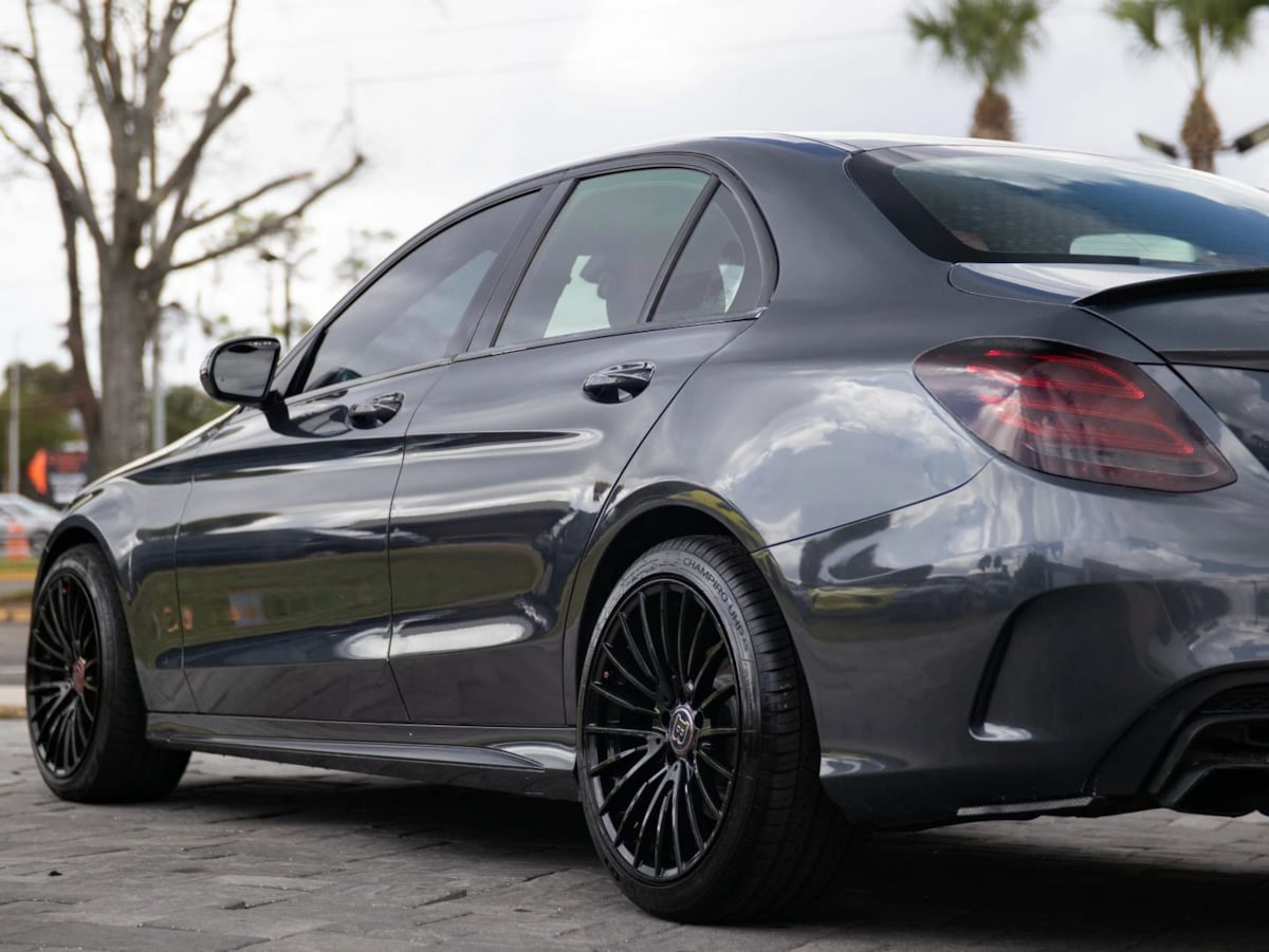Mercedes-Benz C300 photo 9