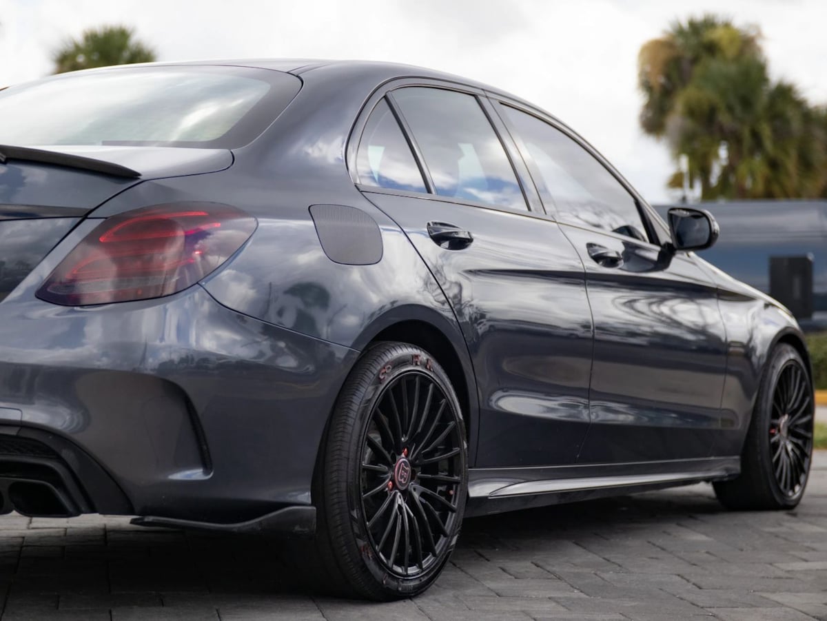 Mercedes-Benz C300 photo 15