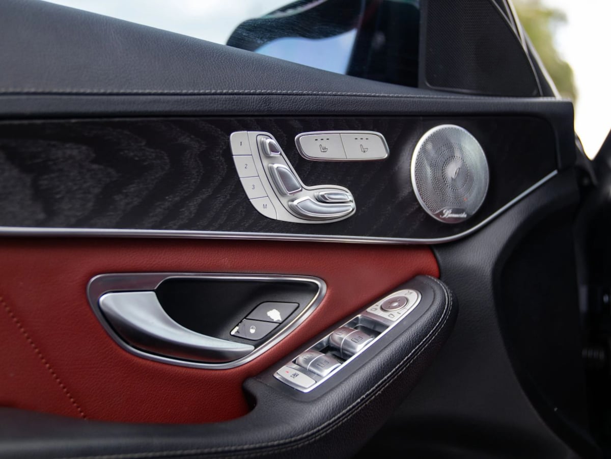 Mercedes-Benz C300 photo 21