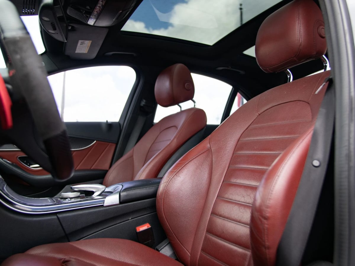 Mercedes-Benz C300 photo 24