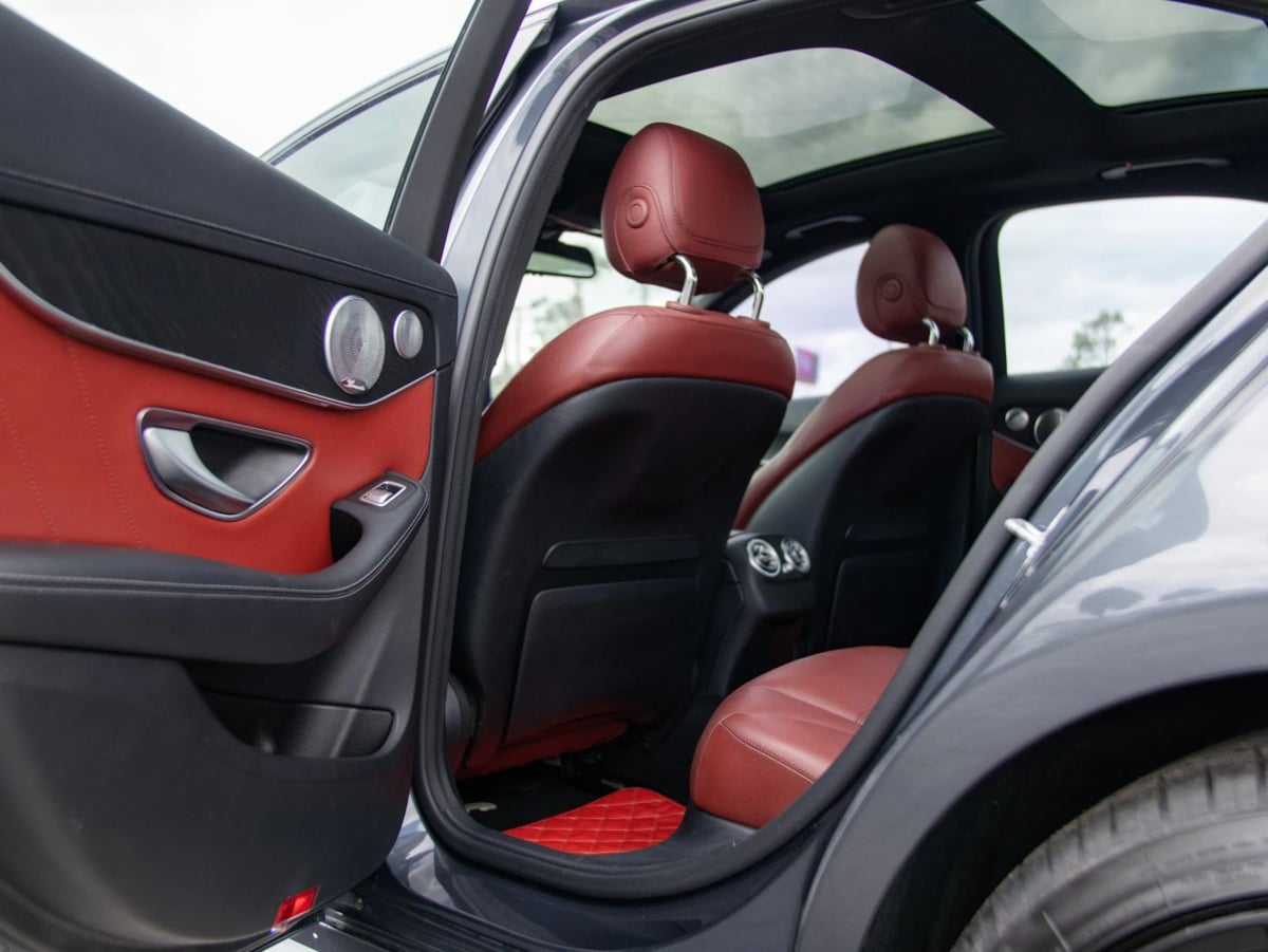 Mercedes-Benz C300 photo 25
