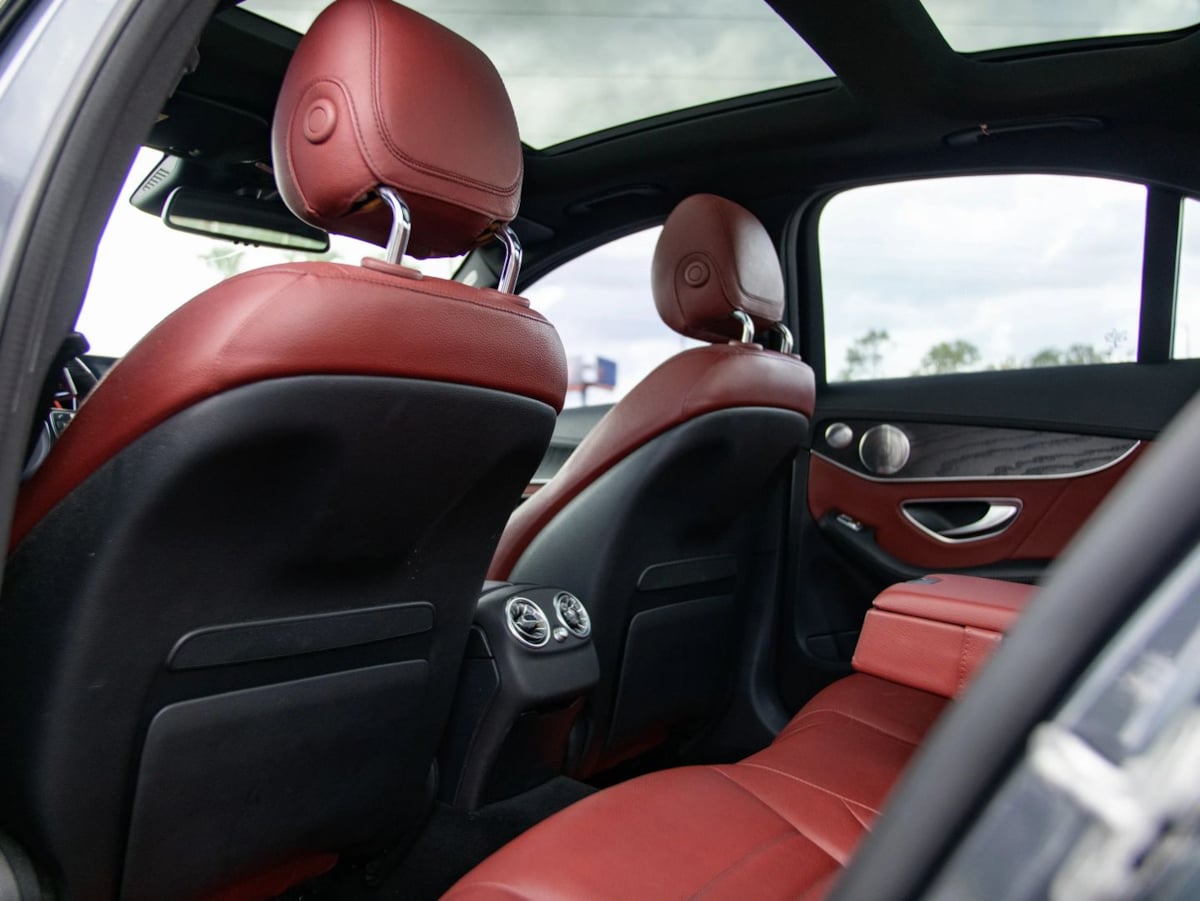 Mercedes-Benz C300 photo 26