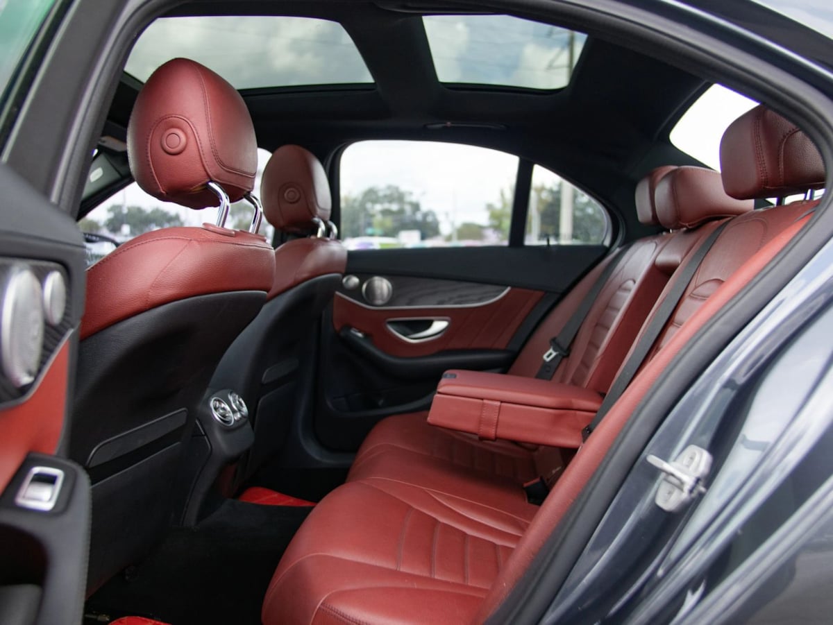 Mercedes-Benz C300 photo 27