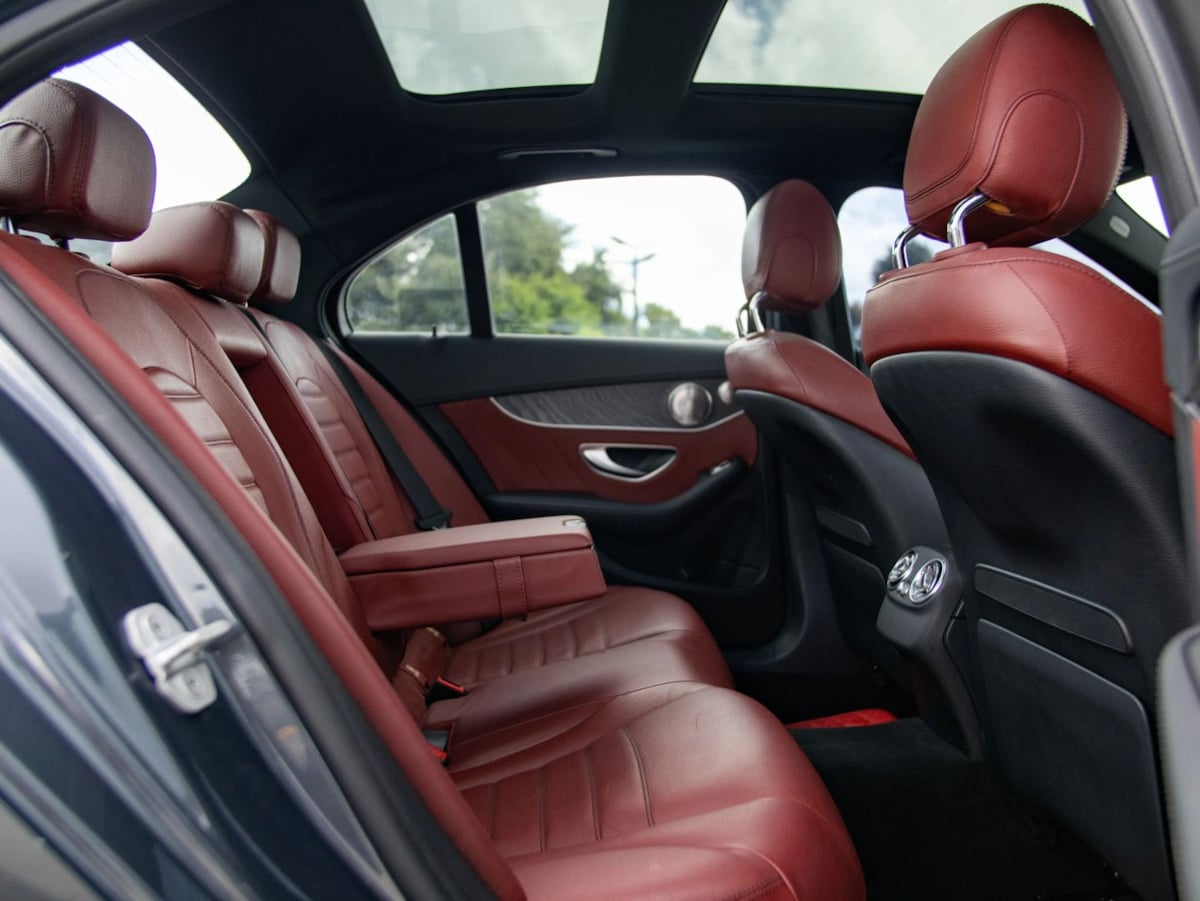 Mercedes-Benz C300 photo 28