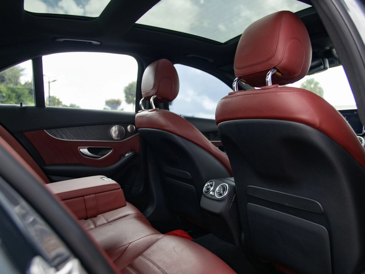Mercedes-Benz C300 photo 29