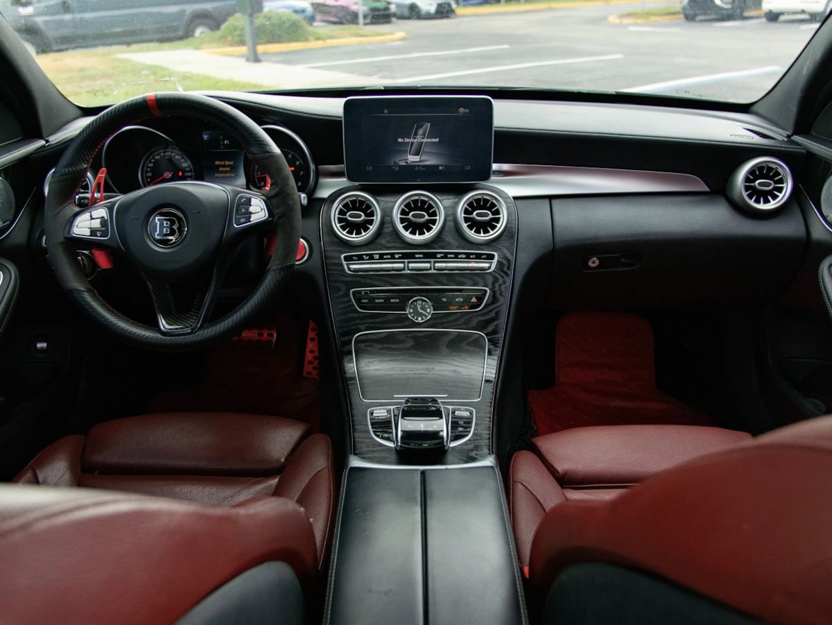 Mercedes-Benz C300 photo 31