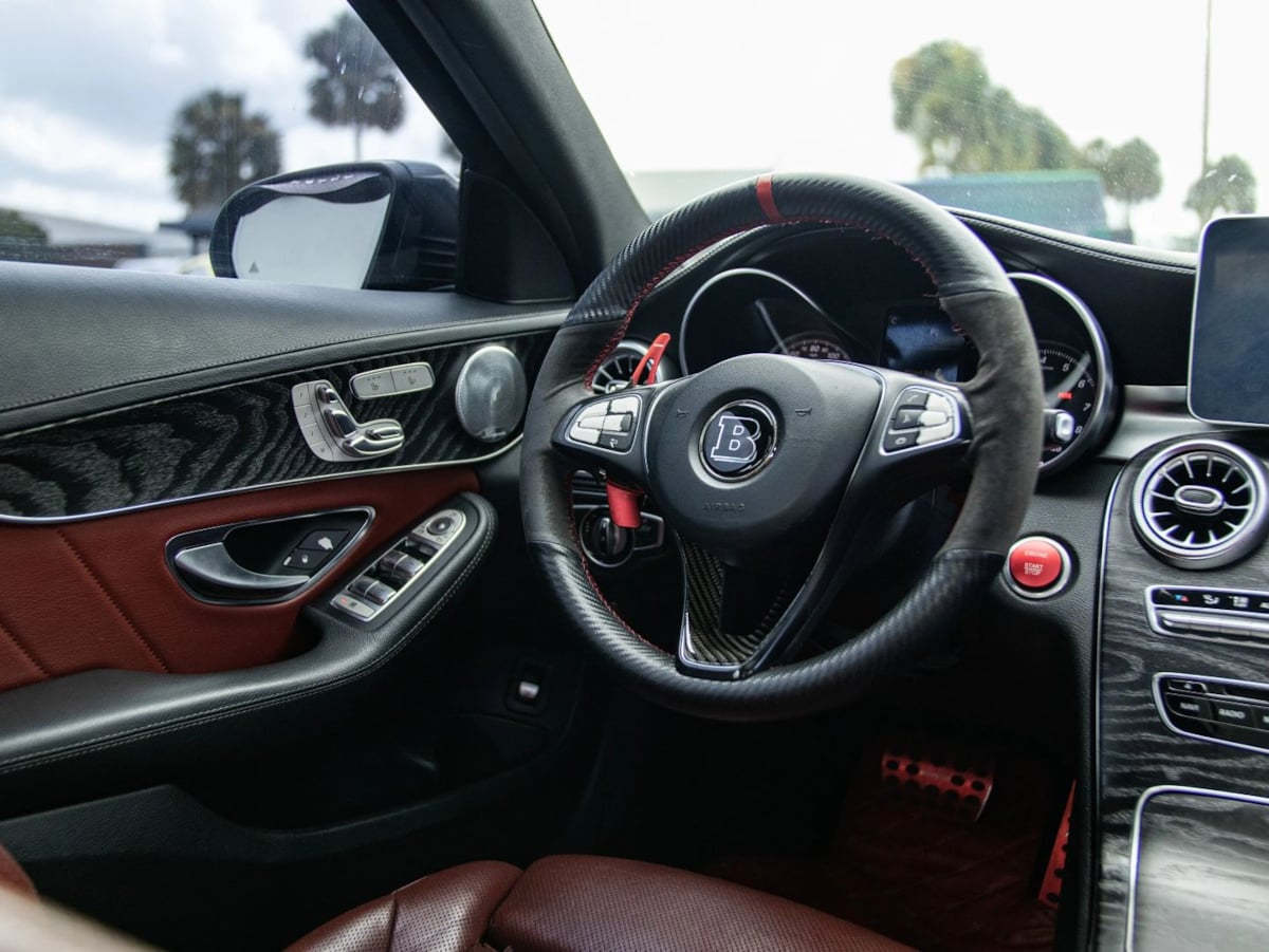 Mercedes-Benz C300 photo 32