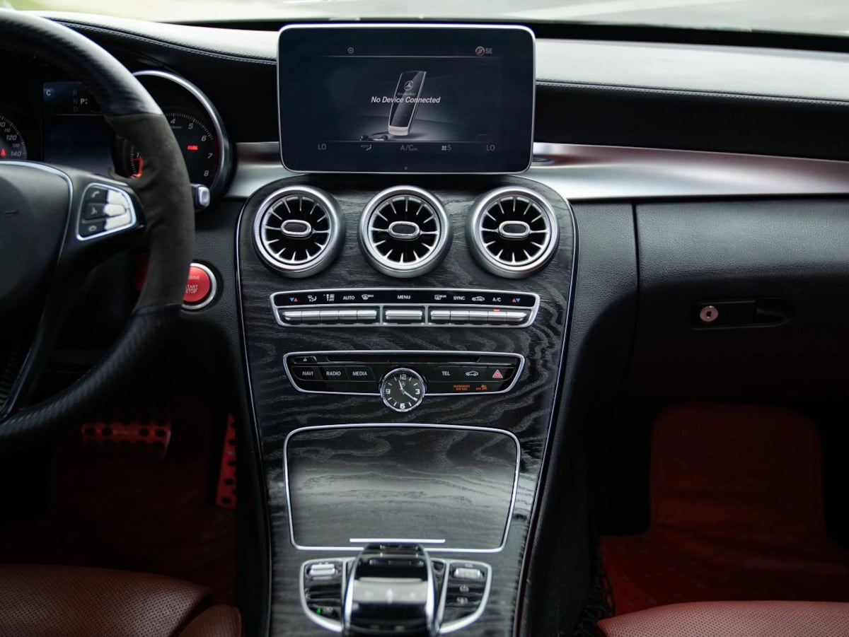 Mercedes-Benz C300 photo 34