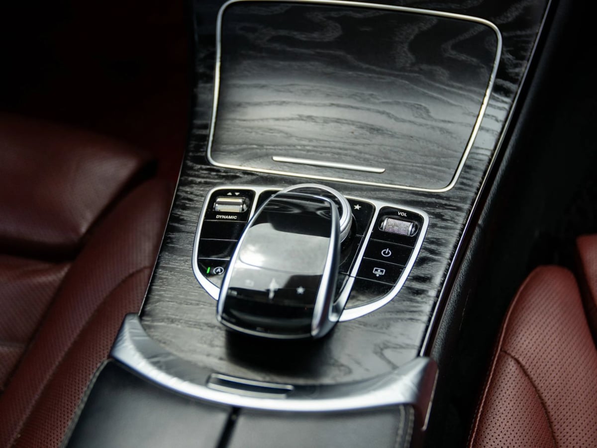 Mercedes-Benz C300 photo 35