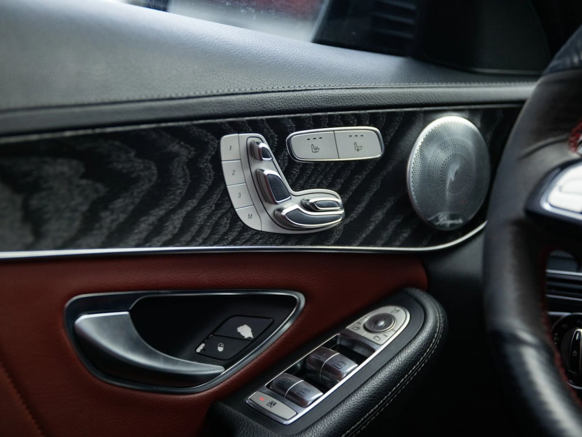 Mercedes-Benz C300 photo 36