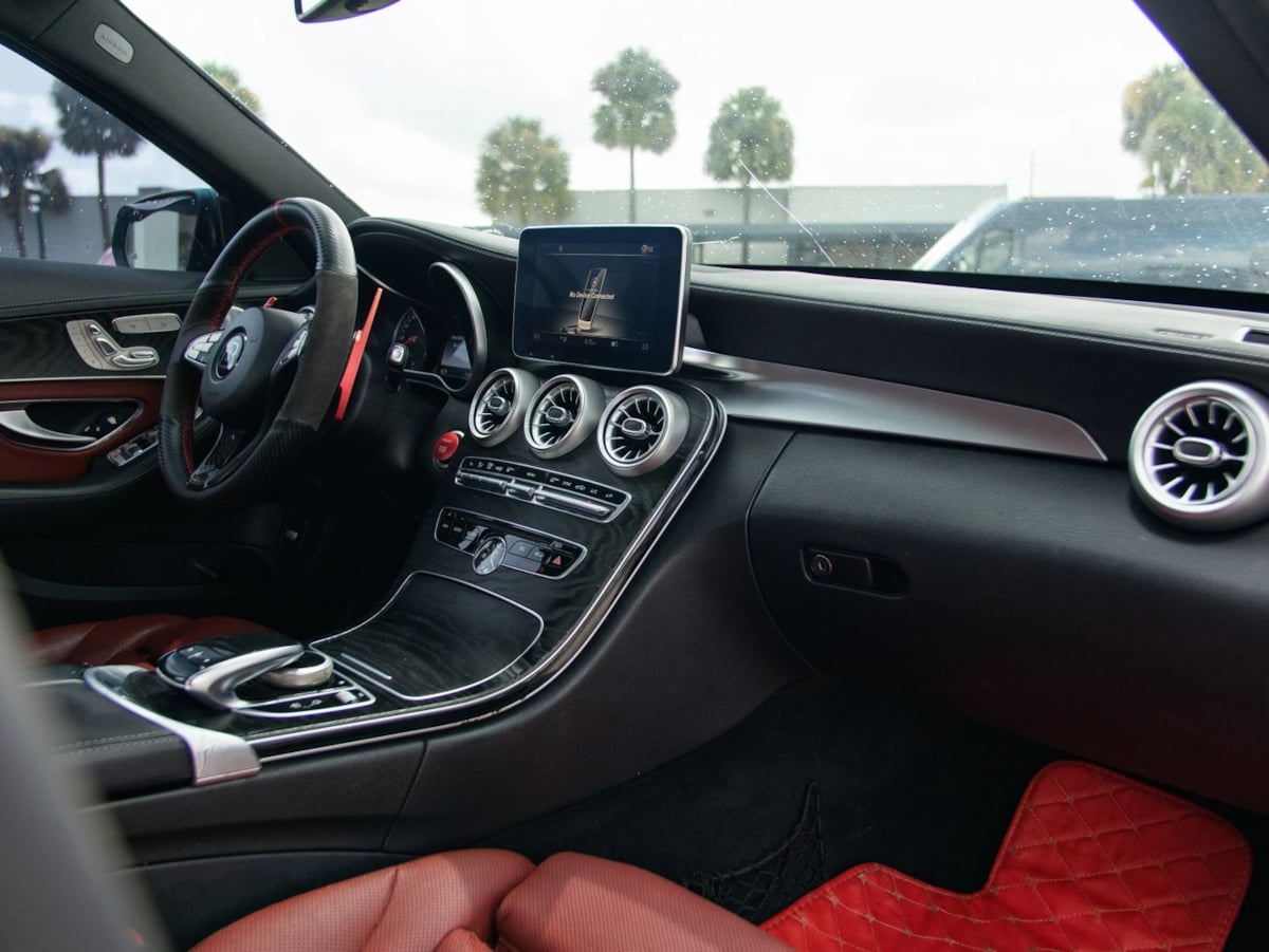 Mercedes-Benz C300 photo 37