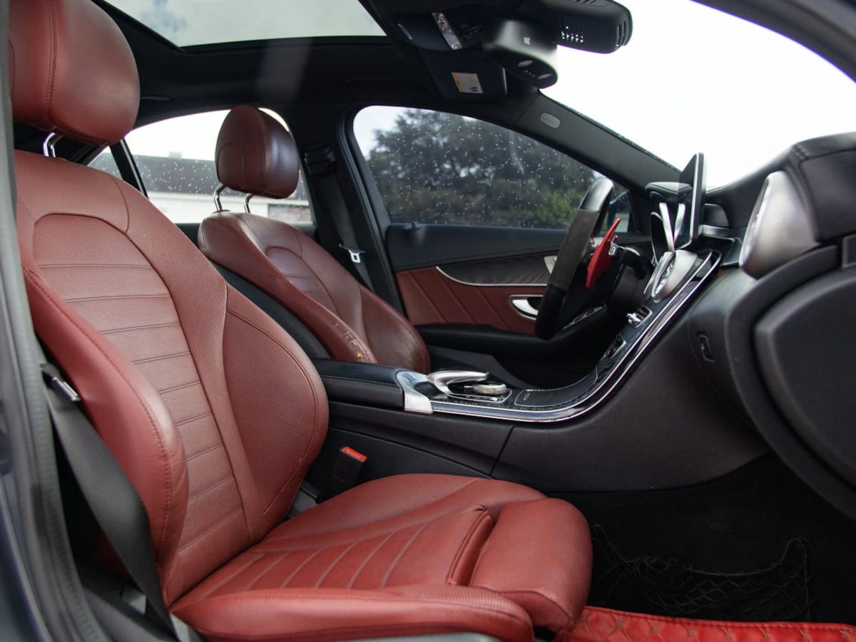 Mercedes-Benz C300 photo 38