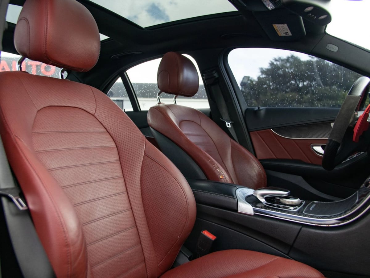 Mercedes-Benz C300 photo 39