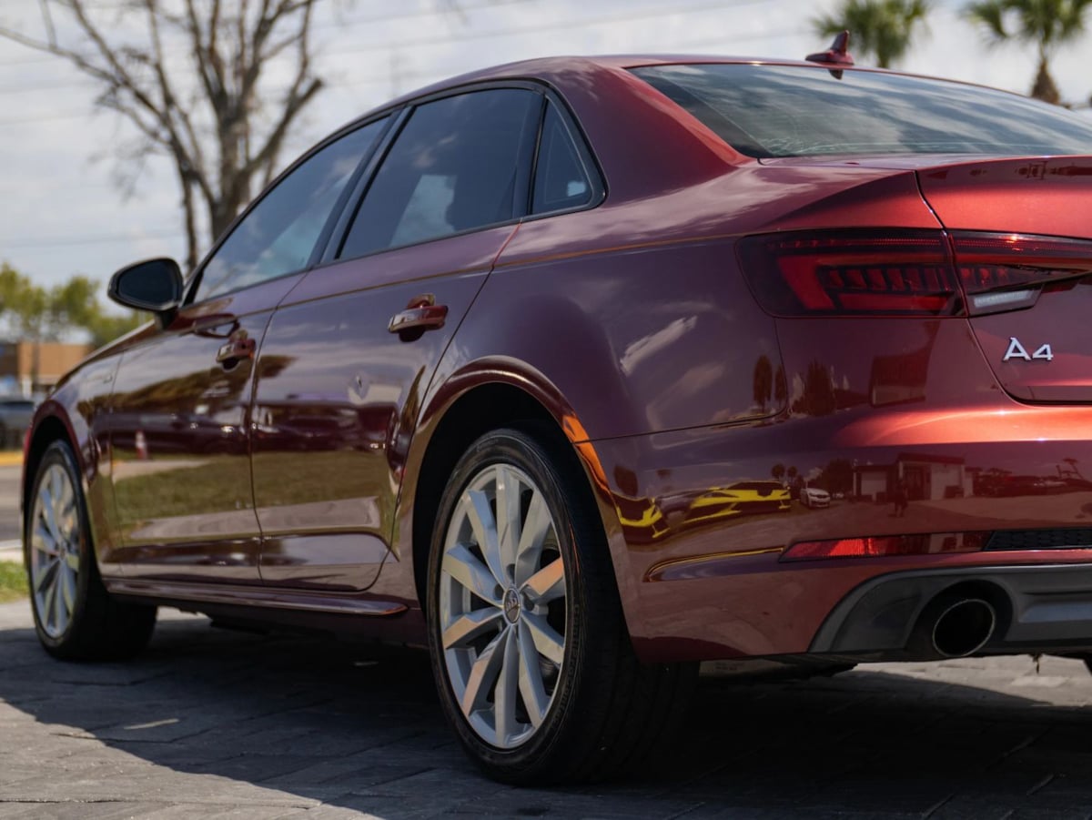 Audi A4 photo 8