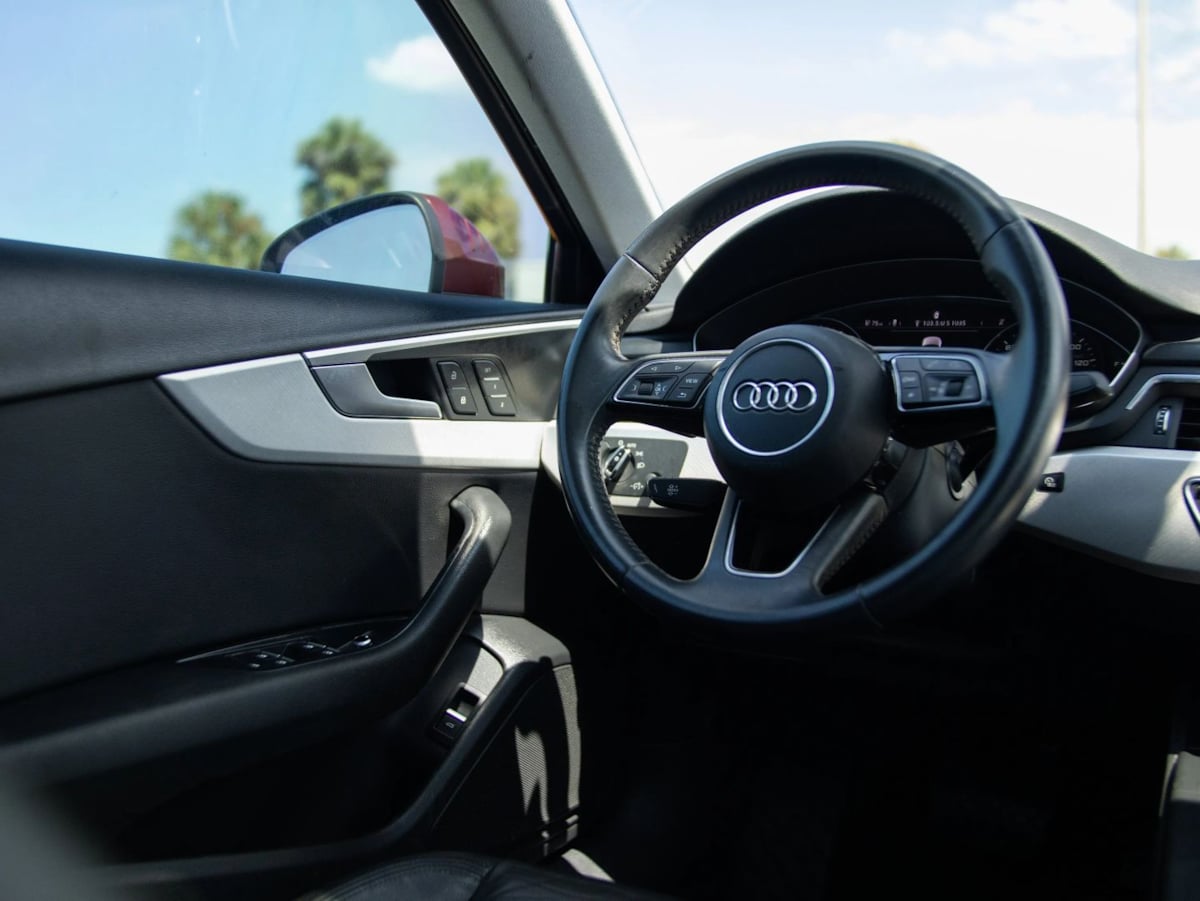 Audi A4 photo 30