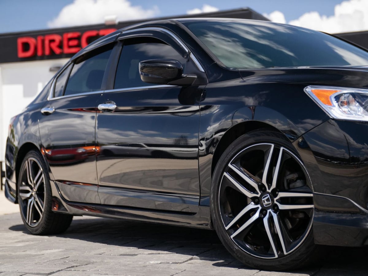Honda Accord photo 2