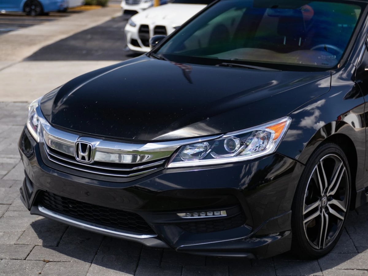 Honda Accord photo 5