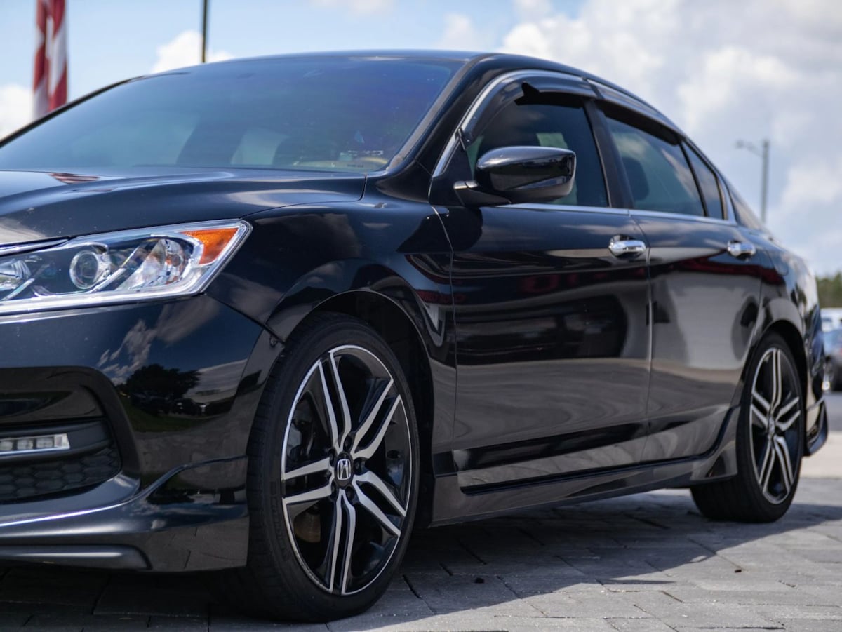 Honda Accord photo 8