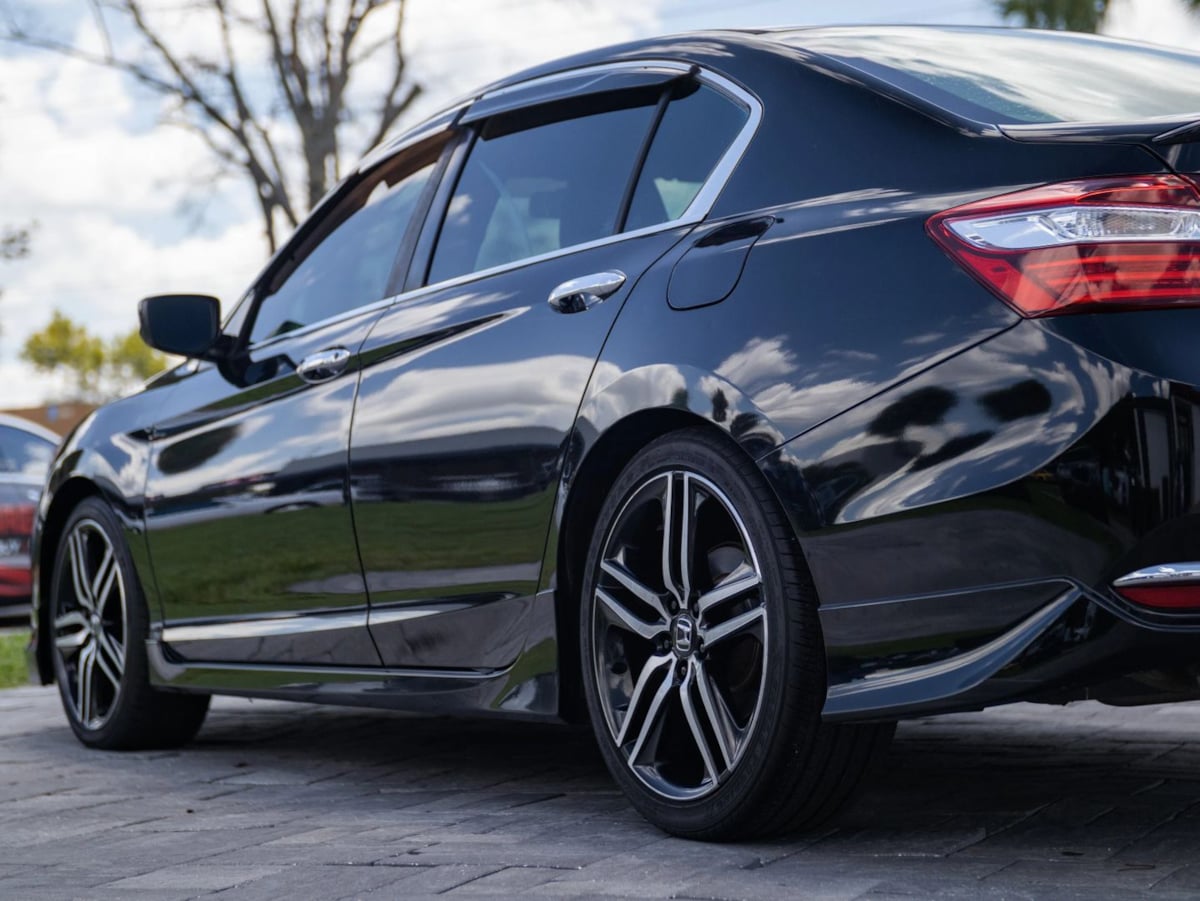 Honda Accord photo 9
