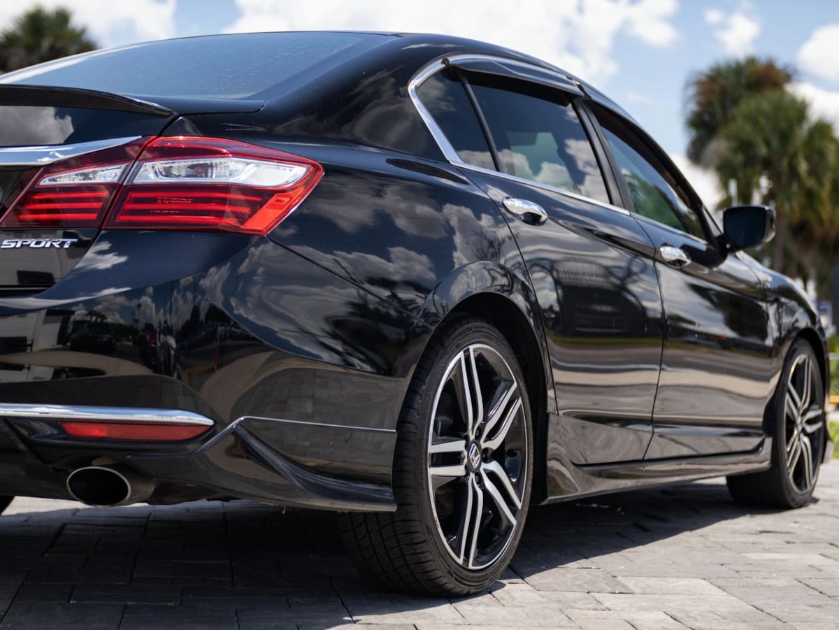 Honda Accord photo 15