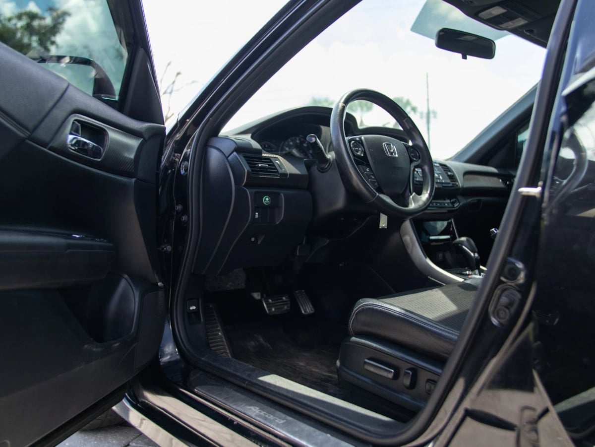 Honda Accord photo 16