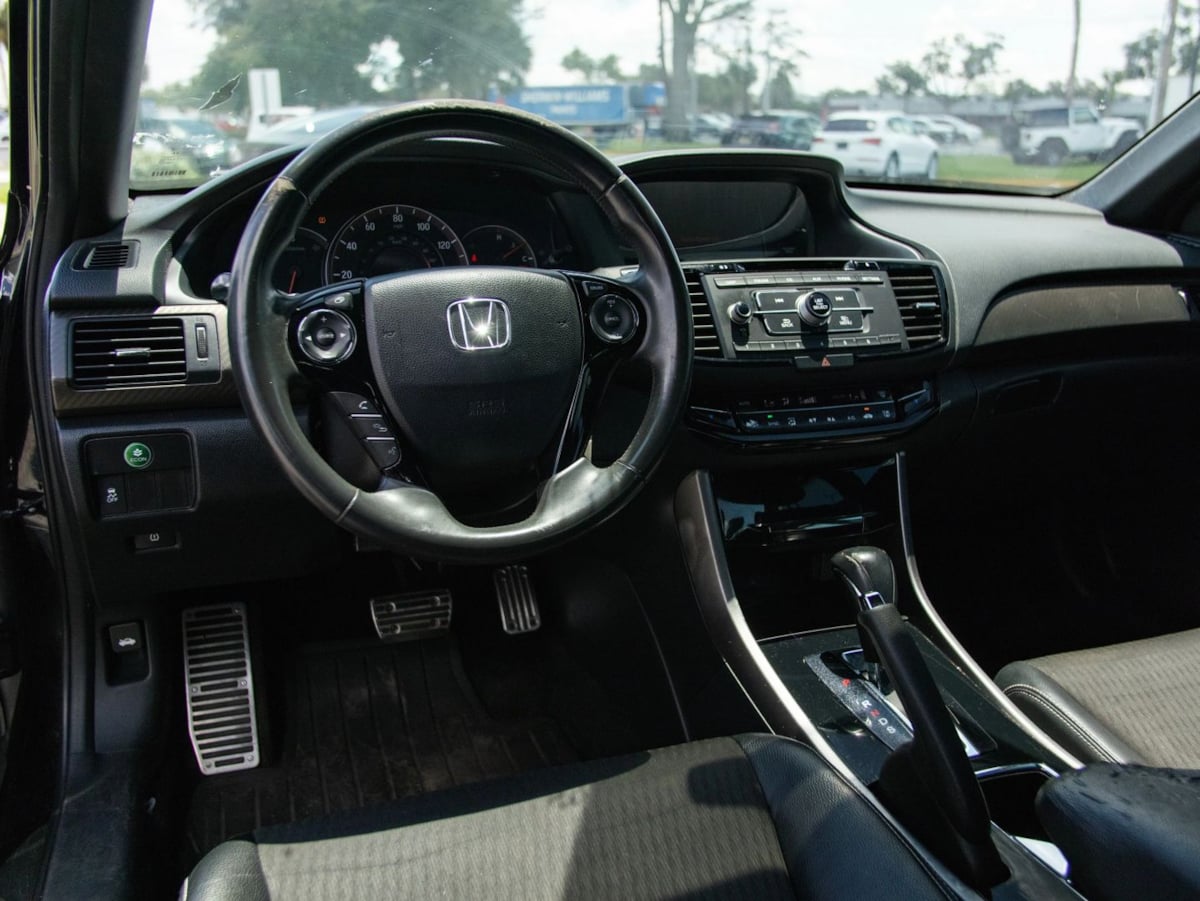 Honda Accord photo 17