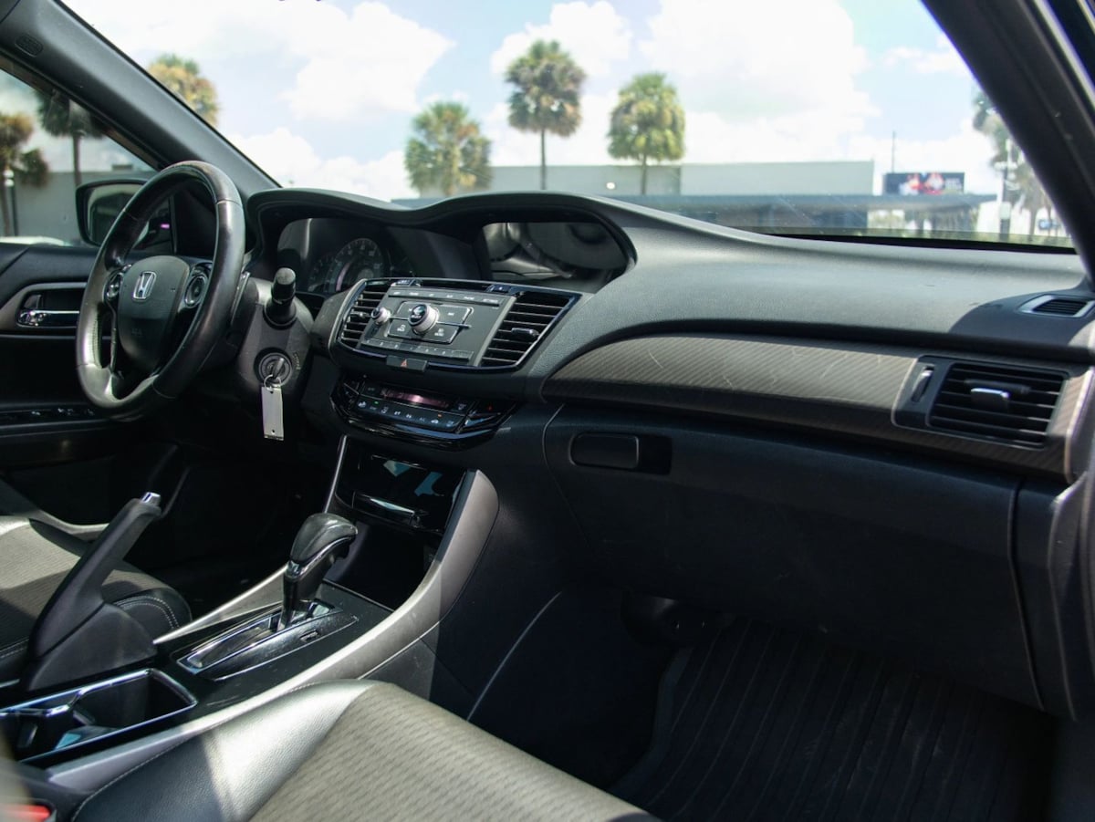 Honda Accord photo 22