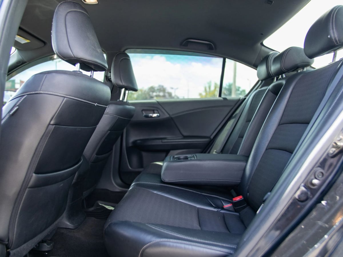 Honda Accord photo 24