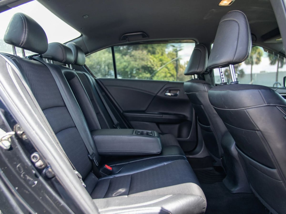 Honda Accord photo 25