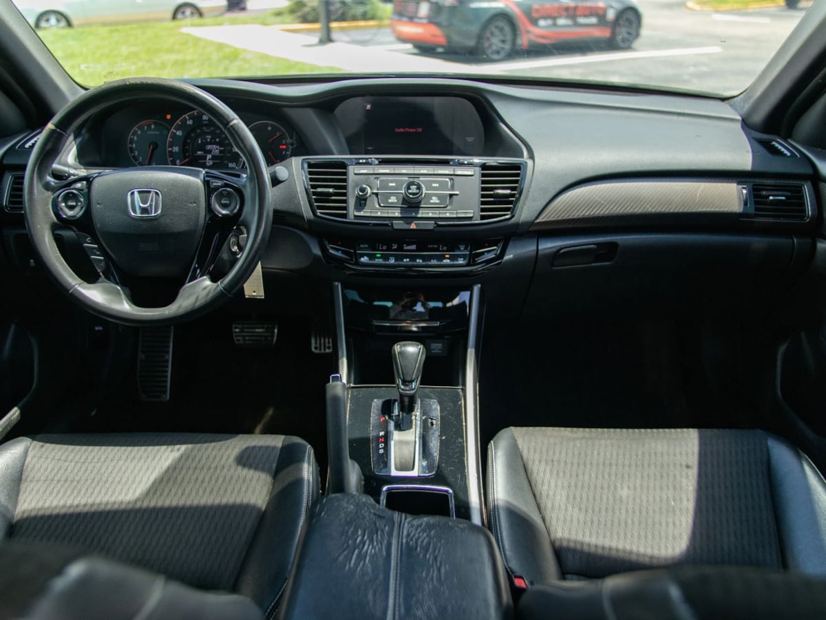 Honda Accord photo 26