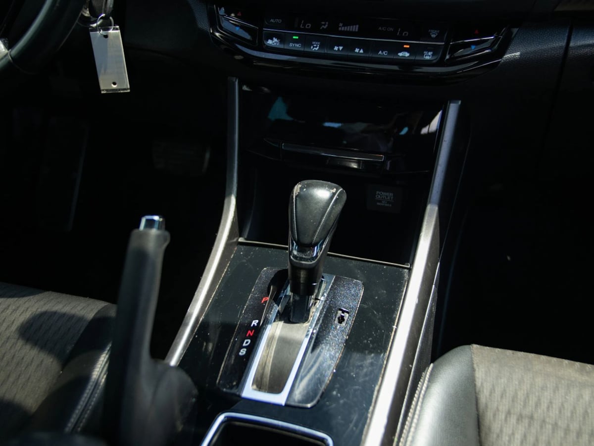 Honda Accord photo 29