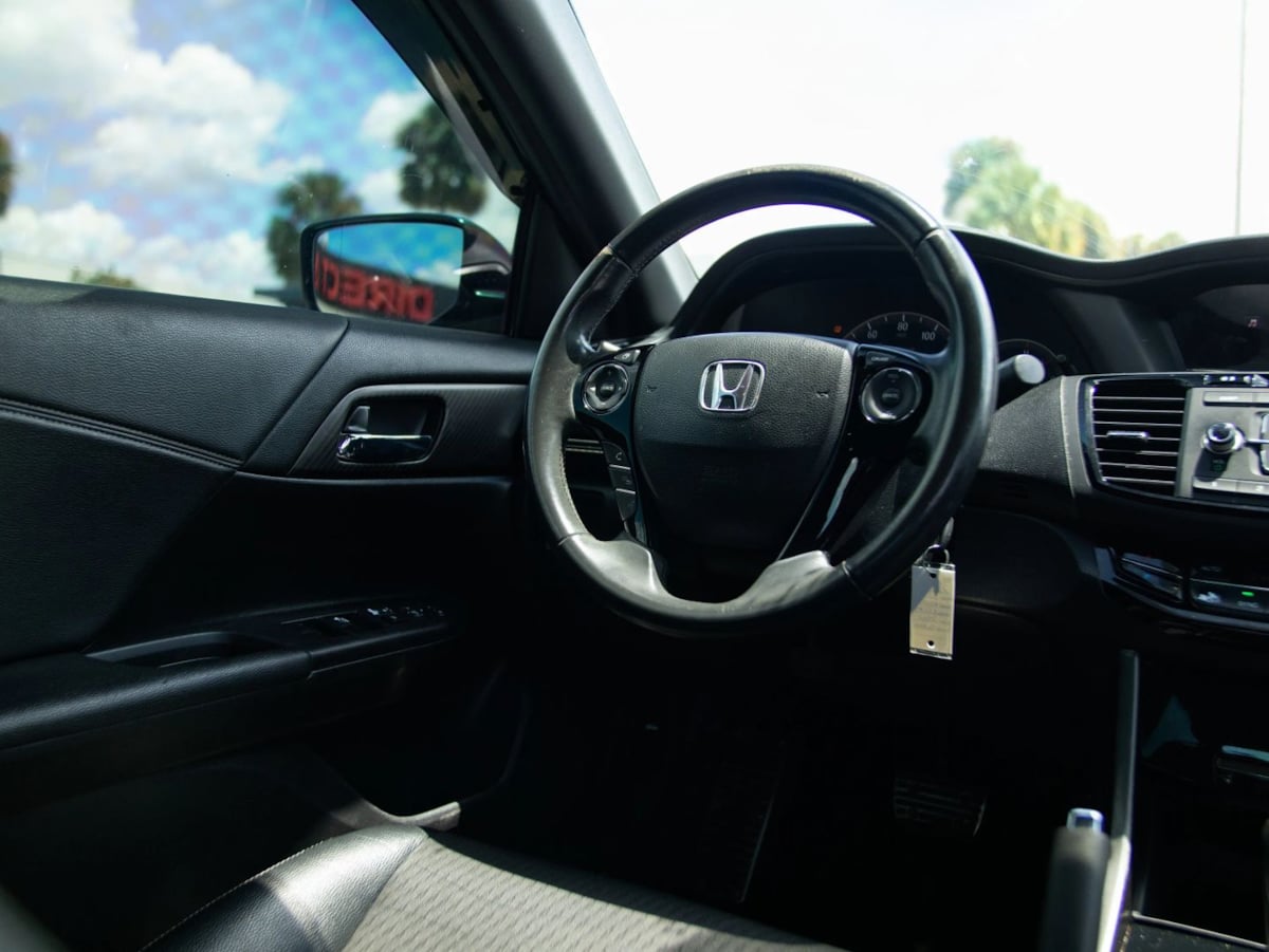 Honda Accord photo 30