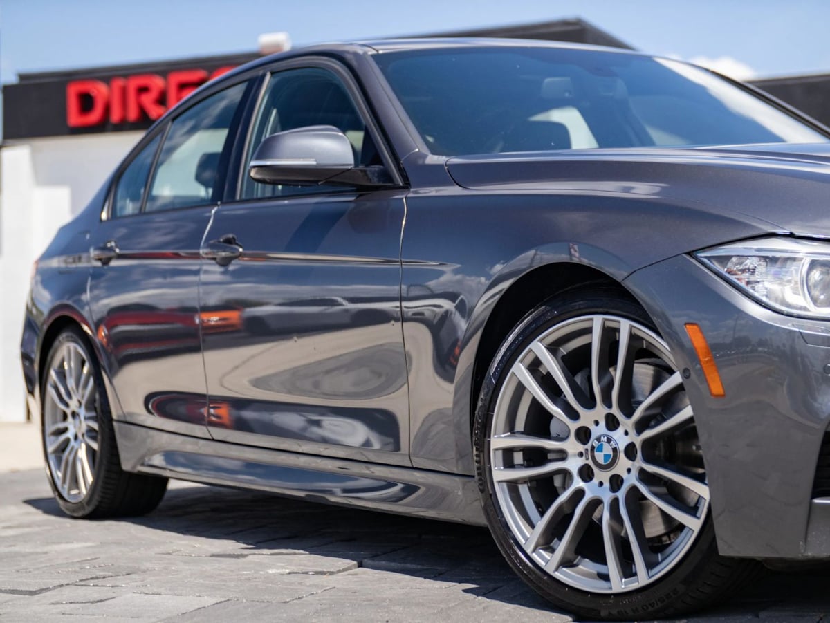 BMW 3 Series photo 2